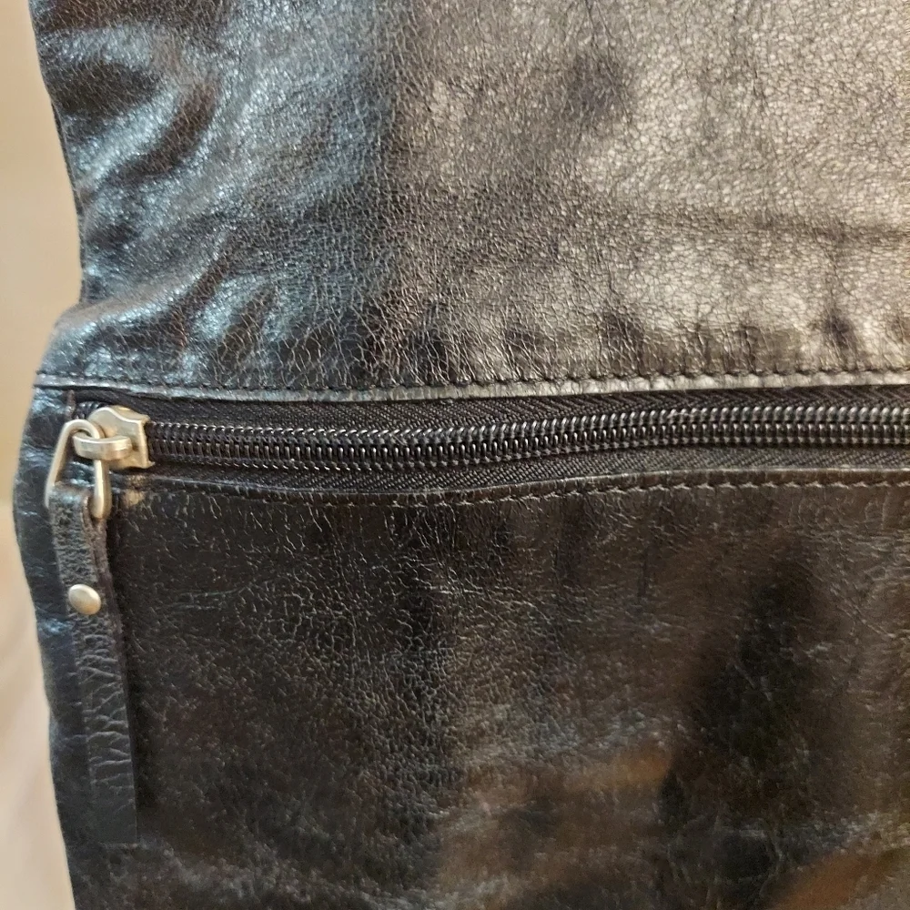 GARNET HILL Leather Fold Over Arm/Crossbody Bag Modern Essential Edgy